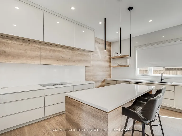 1019 Strathy Ave — Photo 10