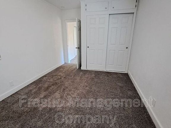 5th image of 958 N Farris Ave