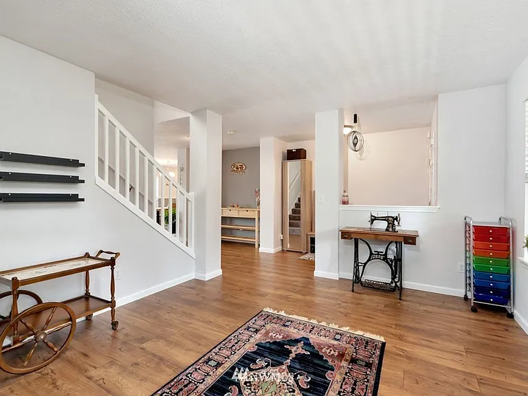 1106 Villanova St NE — Photo 4
