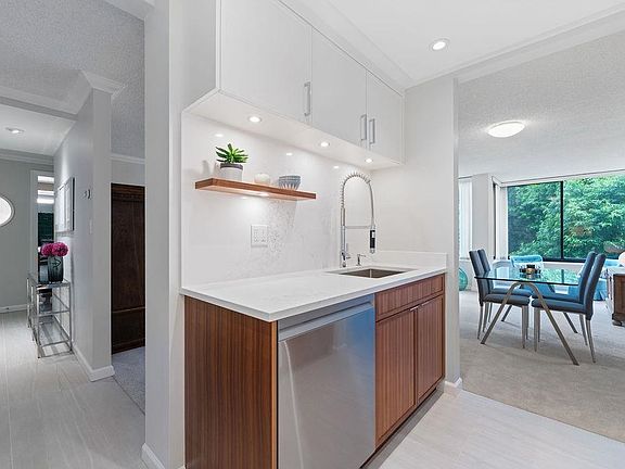 3rd image of 4101 Yew St #305