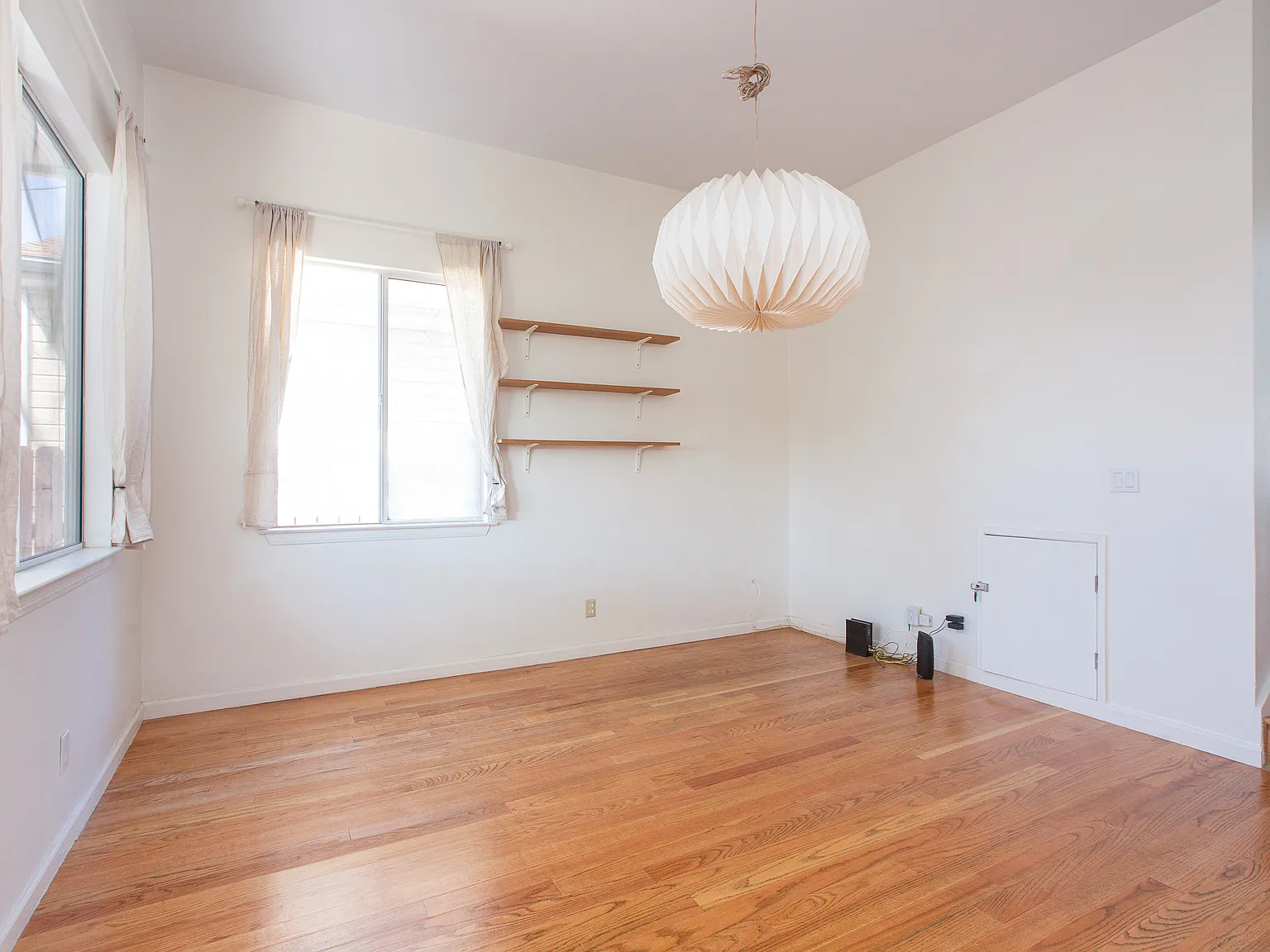 3 bed, 1.5 bath, 1241 sqft, $3,250 — Photo 3