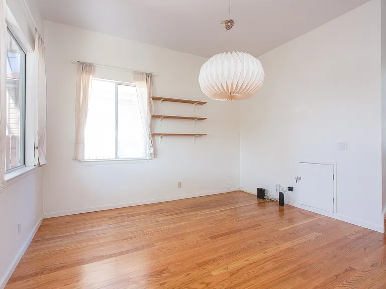 226 Dickerson Ave — Photo 3