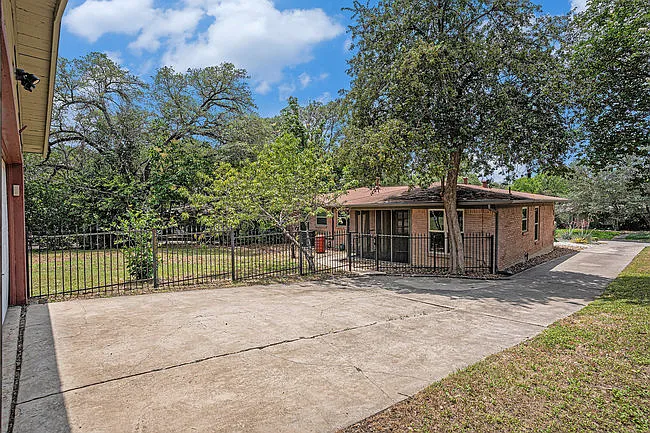 1229 Wiltshire Ave — Photo 30