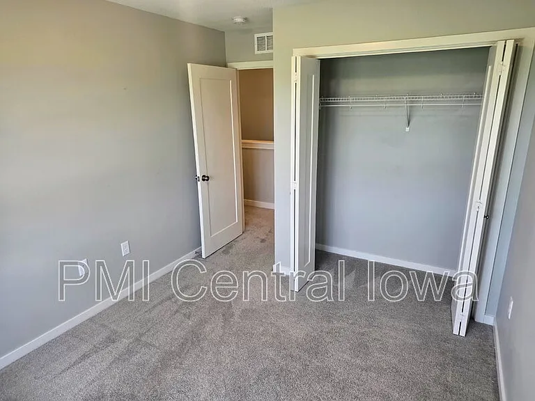 9643 Turnpoint Dr — Photo 22