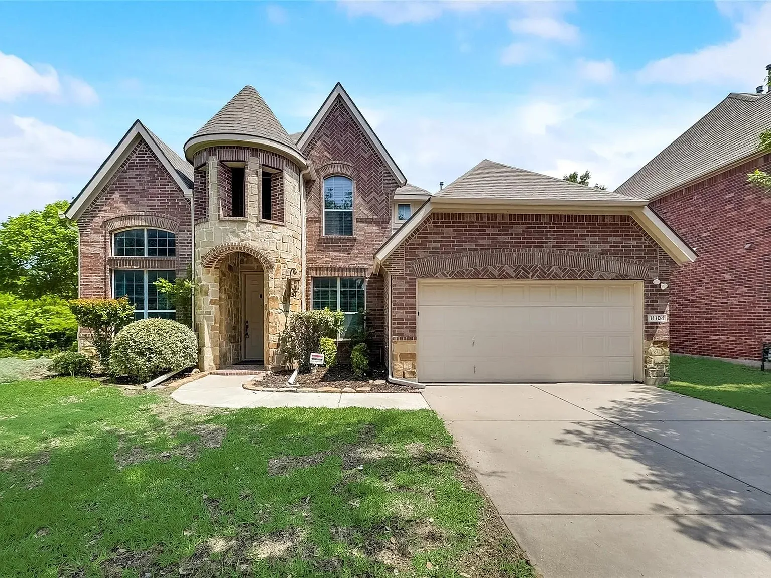 11104 Seguin Dr — Photo 2