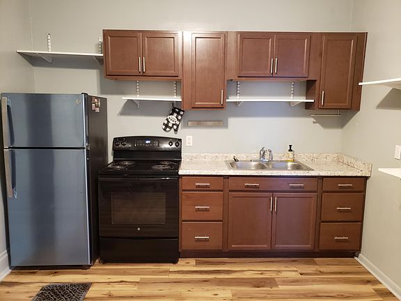 3rd image of 1558 Hobart Ave #1