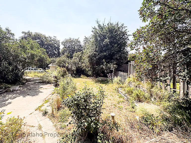 1203 Logan St — Photo 7