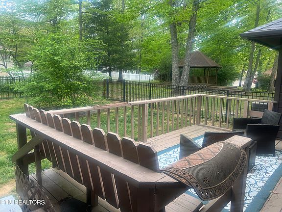 4th image of 493 Lakeview Dr