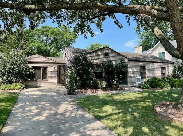 8 Lincoln St, Glenview, IL 60025