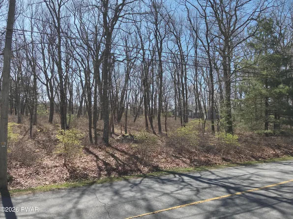 127 Wagoner Ln, Hawley, PA 18428