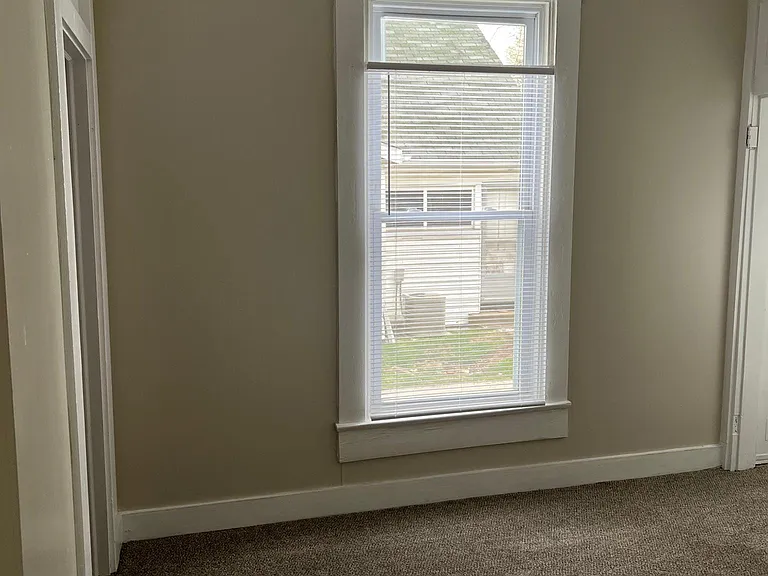 263 E Franklin St — Photo 6