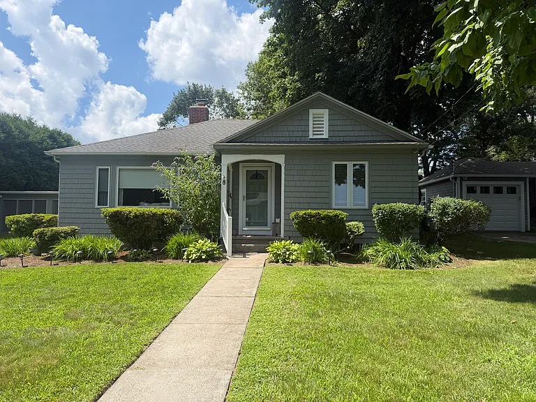 8 Merriweather Ave — Photo 1