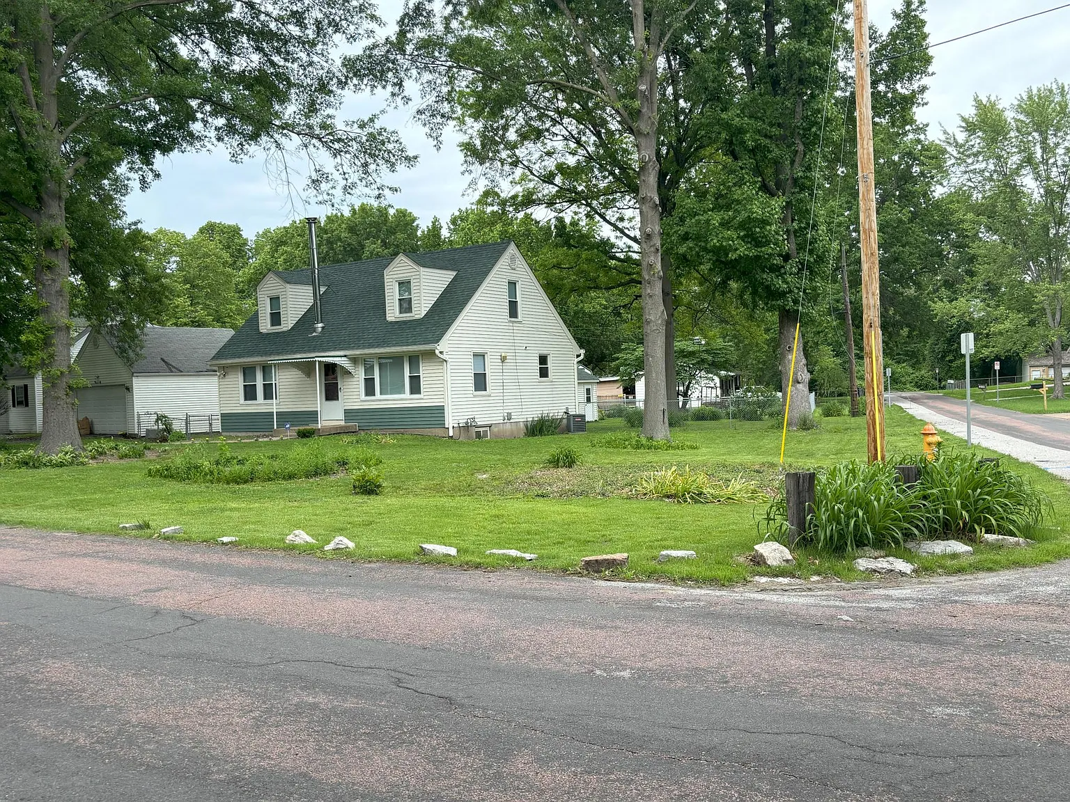 4 bed, 1740 sqft, $1,650 — Photo 2