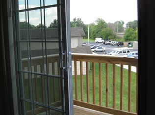 8034 S Wildwood Dr APT 204, Oak Creek, WI 53154