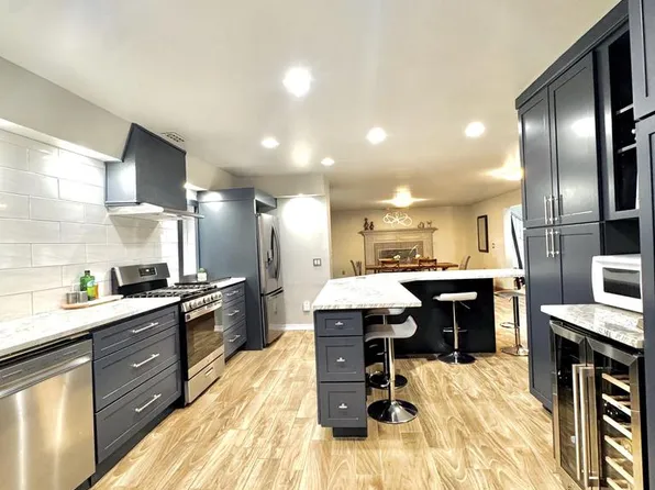 727 E Madison STREET, Oconomowoc, WI 53066