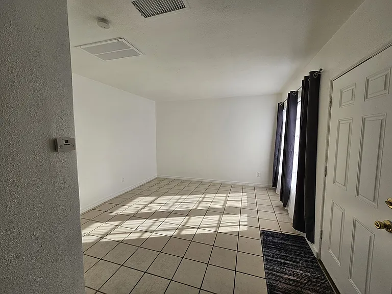1934 E Adams St #5 — Photo 6