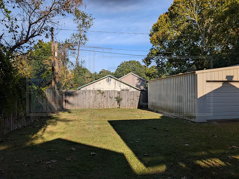 2307 Vine St — Photo 7
