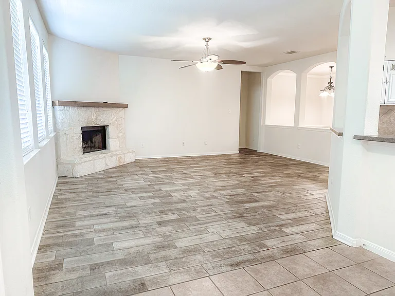 2033 Dove Crossing Dr — Photo 5