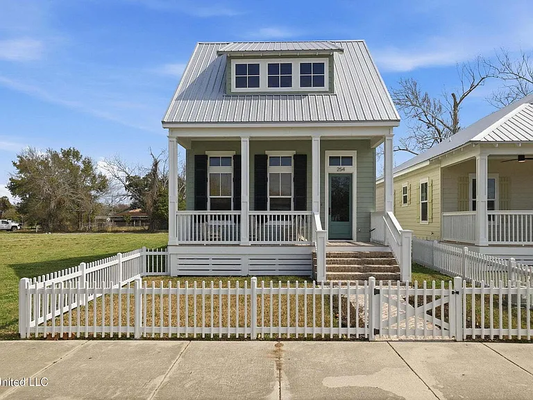 254 Caillavet St — Photo 7