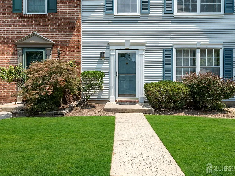 91 Chelsea Ct #14 — Photo 3