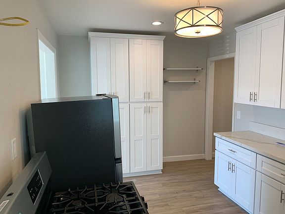 4th image of 811-819 C Ave #813