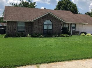 2399 Cardinal Dr, Springdale, AR 72764