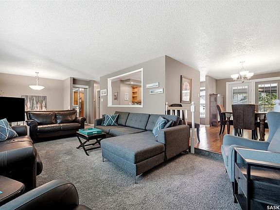 3rd image of 210 Windfield ROAD