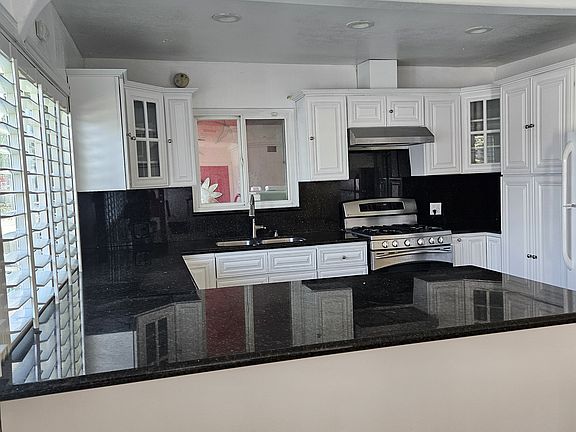 3rd image of 1761 S William Miller Dr