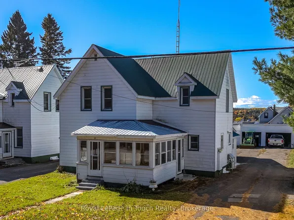 32 Maria St, Penetanguishene, ON L9M 1L7