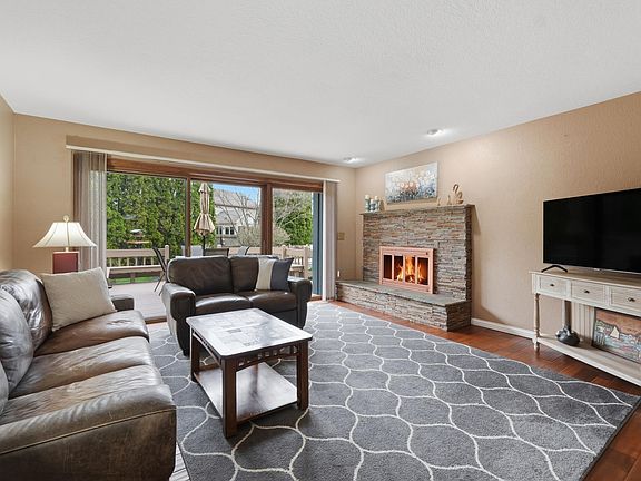 4th image of 818 Columbine Cir