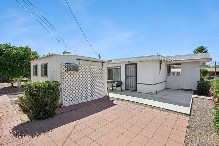 2 bed, 1.0 bath, 936 sqft, $1,550 — Photo 1