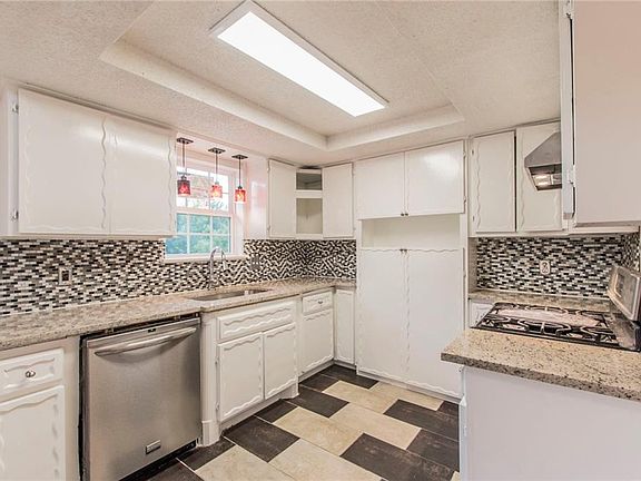 5th image of 110 Mesa Dr