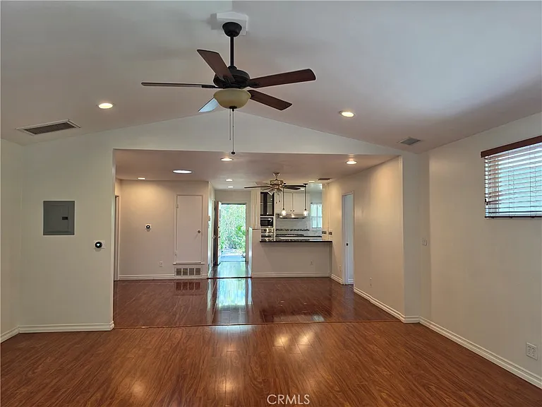 5446 Irondale Ave — Photo 12