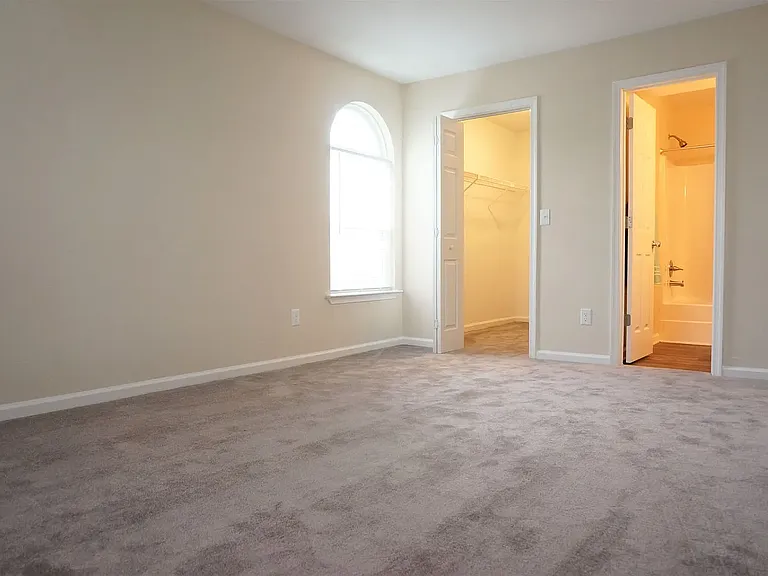 Pembroke Crossing Apartments (825 Crossing Court #103, Virginia Beach, VA 23455) — Photo 6