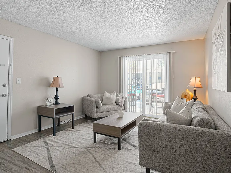 Diamond Lake Apartments — Photo 9