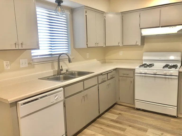 Madison Townhomes — Photo 8