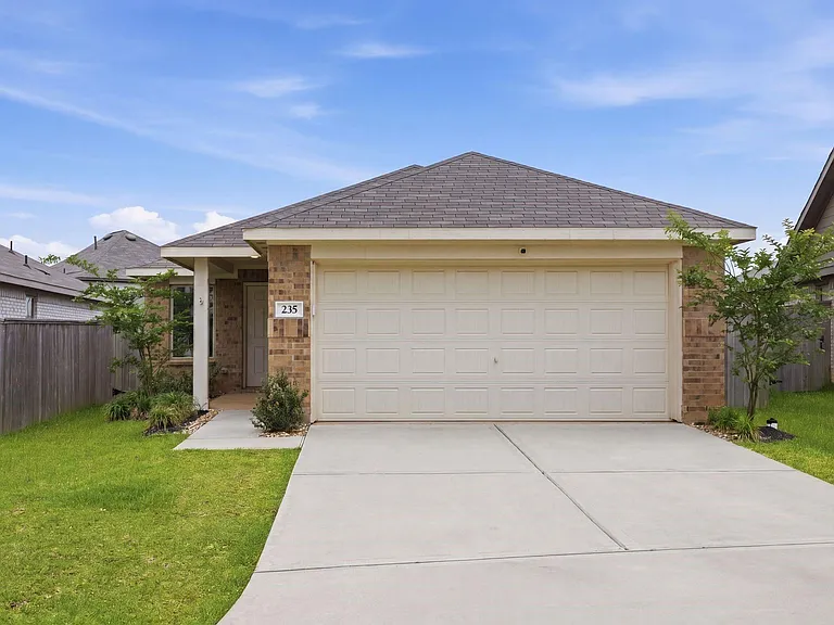 235 River Grove Ct — Photo 1