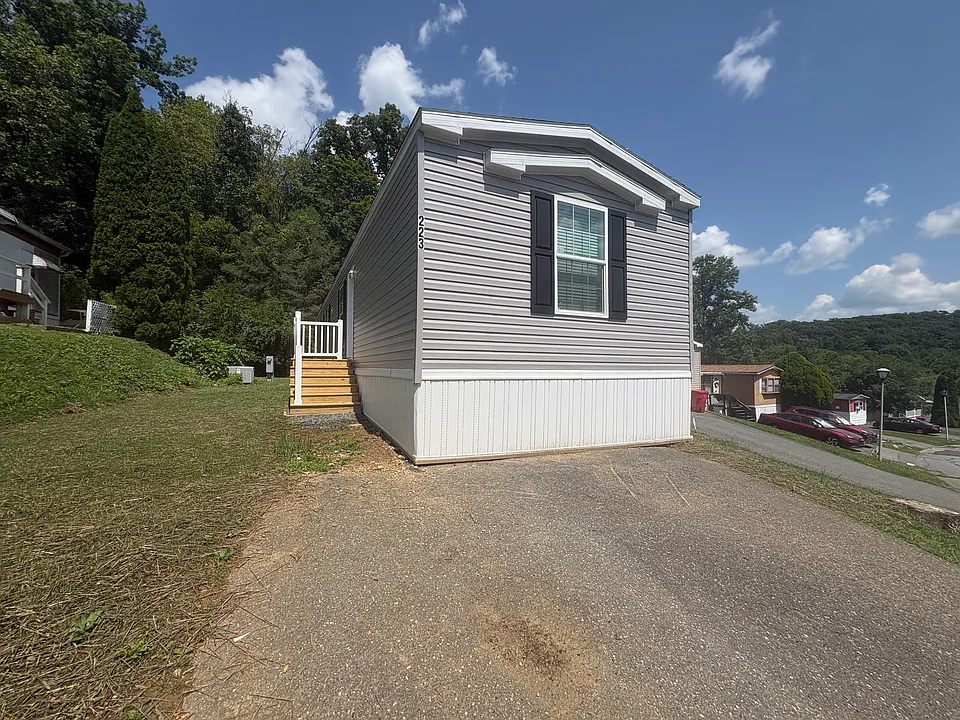 223 Lexington Dr