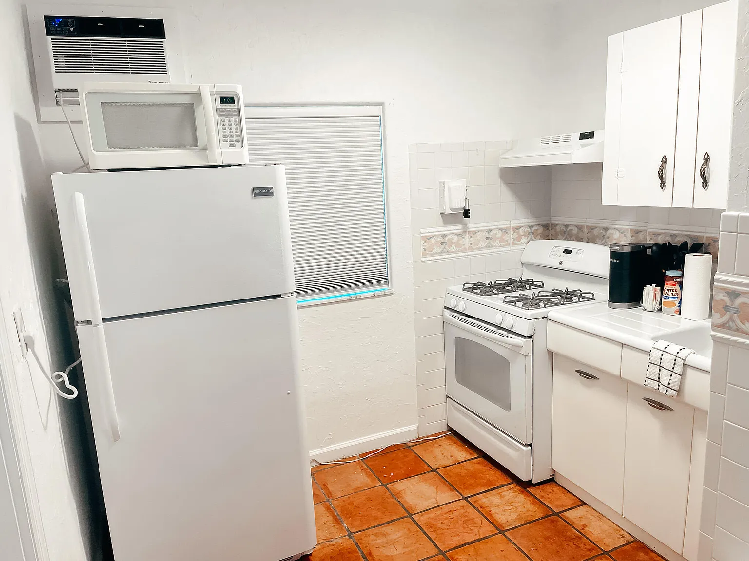 1 bed, 1.0 bath, 300 sqft, $1,600 — Photo 3