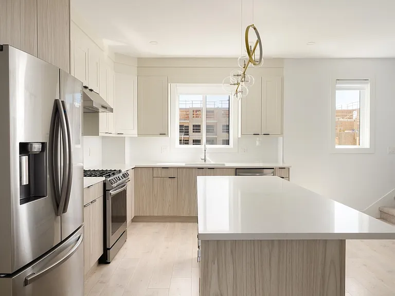 15950 Alder Pl #2 — Photo 3