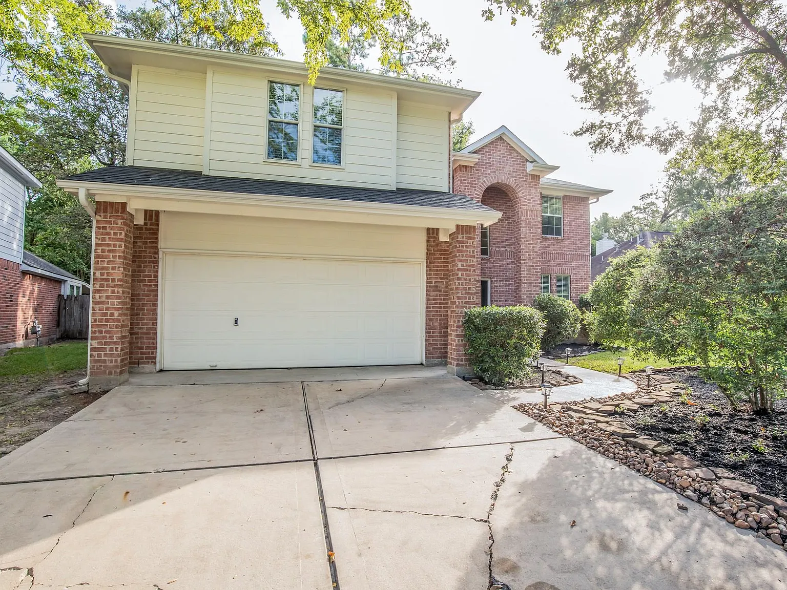 4 bed, 2.5 bath, 2200 sqft, $2,300 — Photo 4