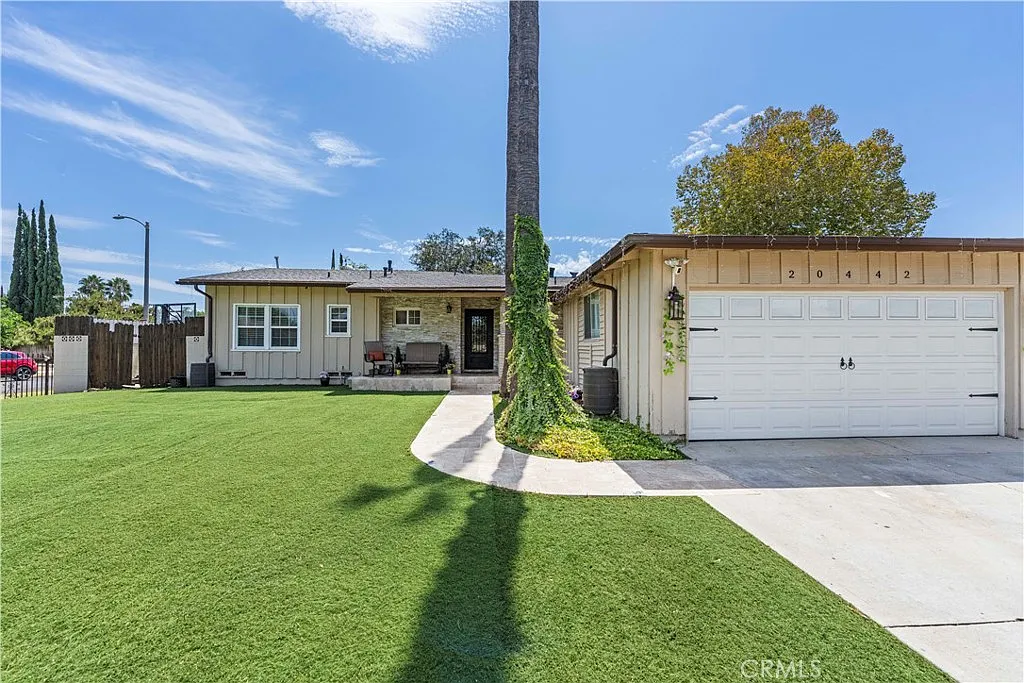 3 bed, 1767 sqft, $4,950 — Photo 2