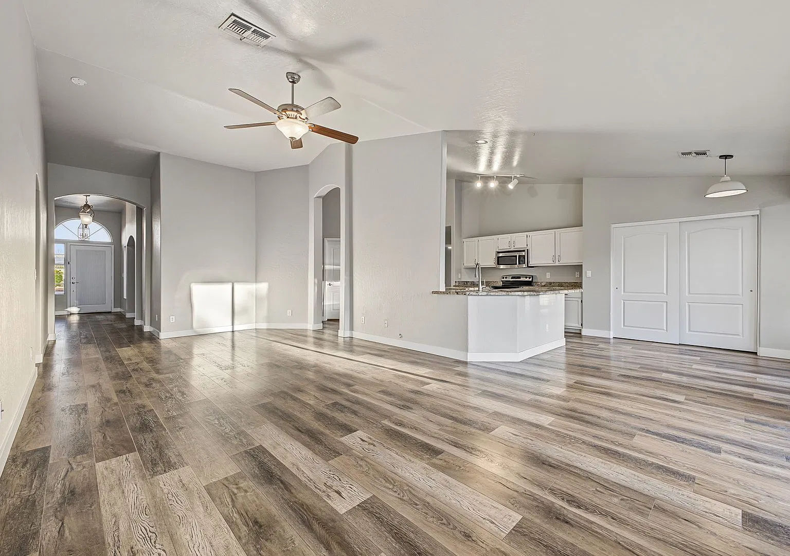 4 bed, 2.0 bath, 2226 sqft, $3,300 — Photo 4