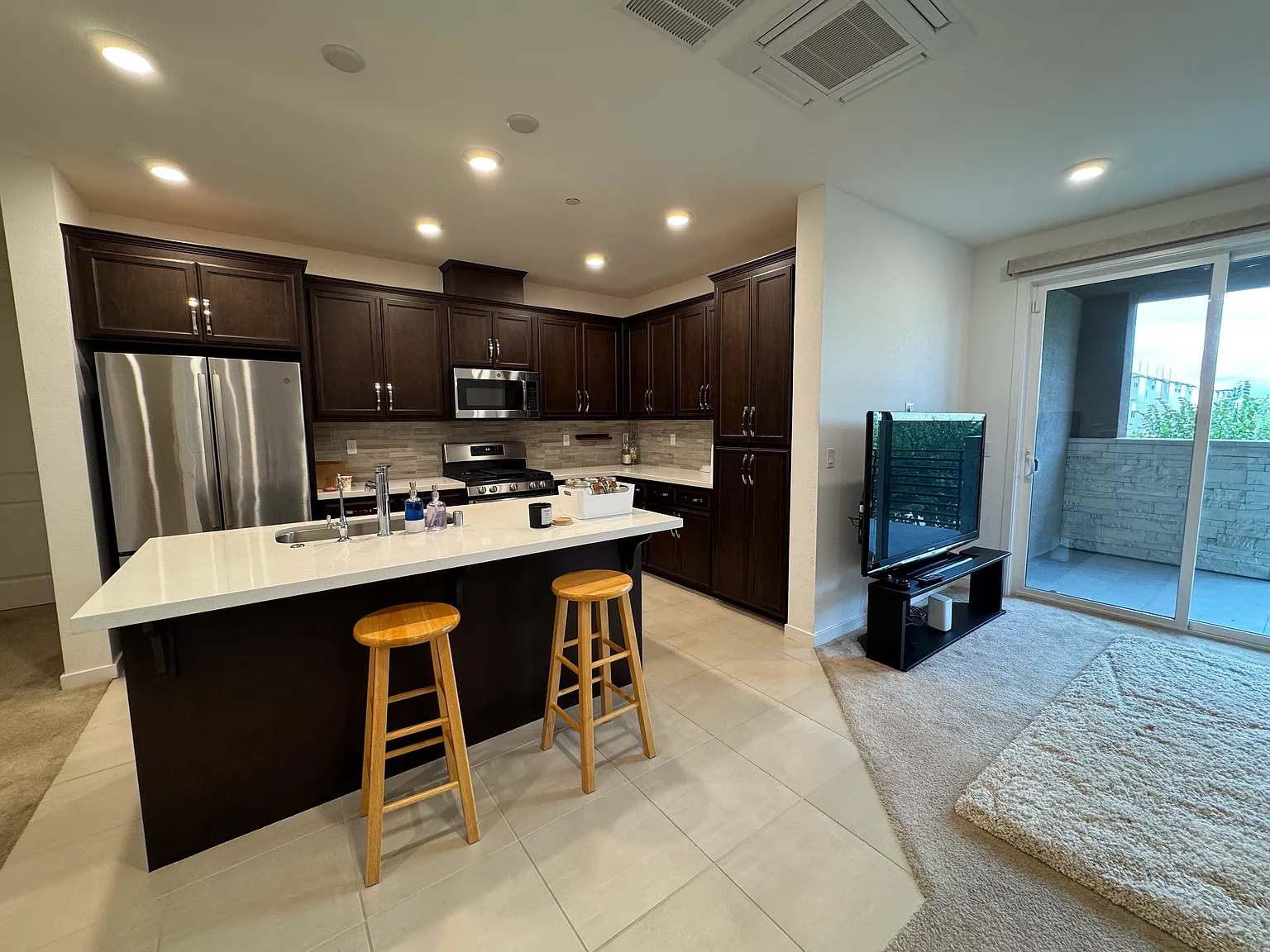 5 bed, 2129 sqft, $1,300 — Photo 2