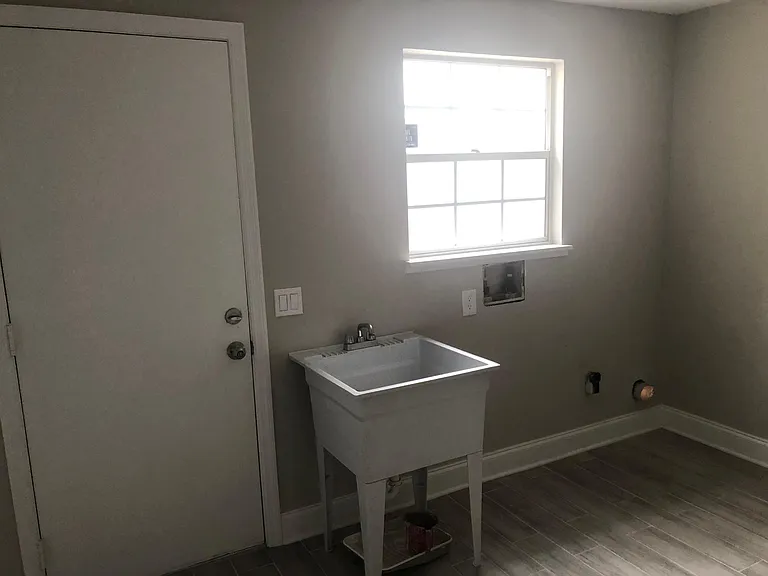685 Sturdivant Ave — Photo 9