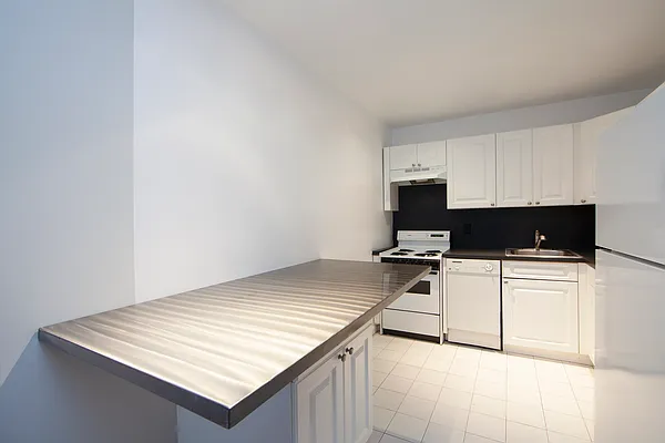 Rented by R New York | media 12