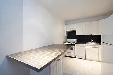 Rented by R New York