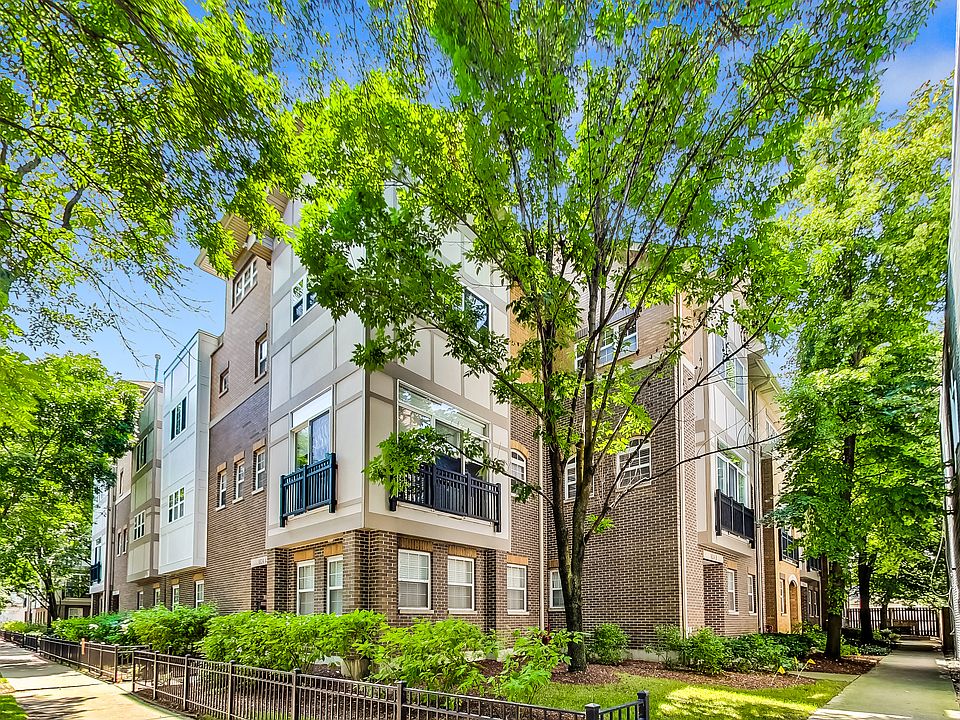 Townhome outside pic 1