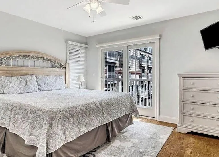 21 Blaine Ave #24 — Photo 10