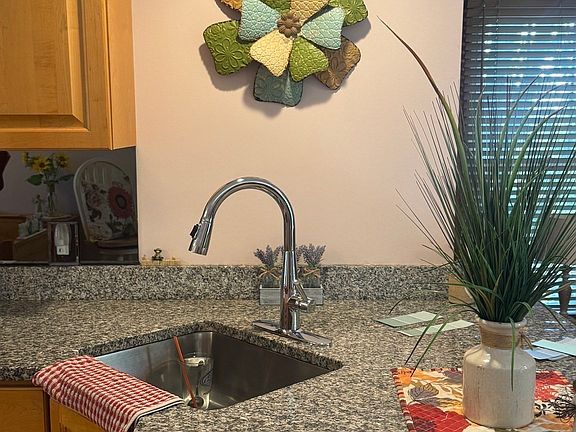 4th image of 7 Pondview Avenue Ext #7